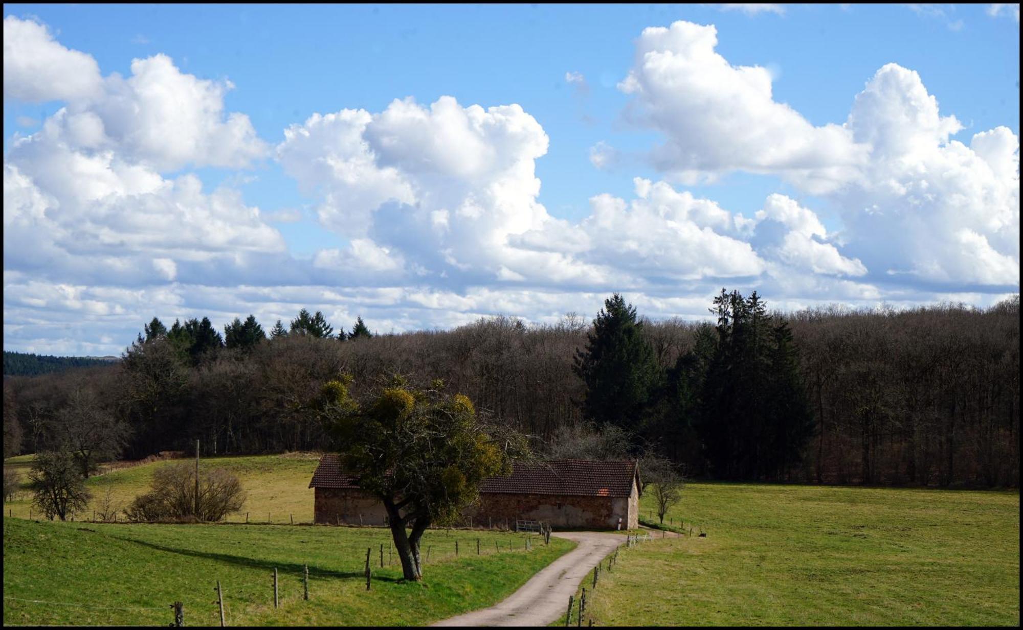 Roulotte Maisonthiers Blanot  Luaran gambar