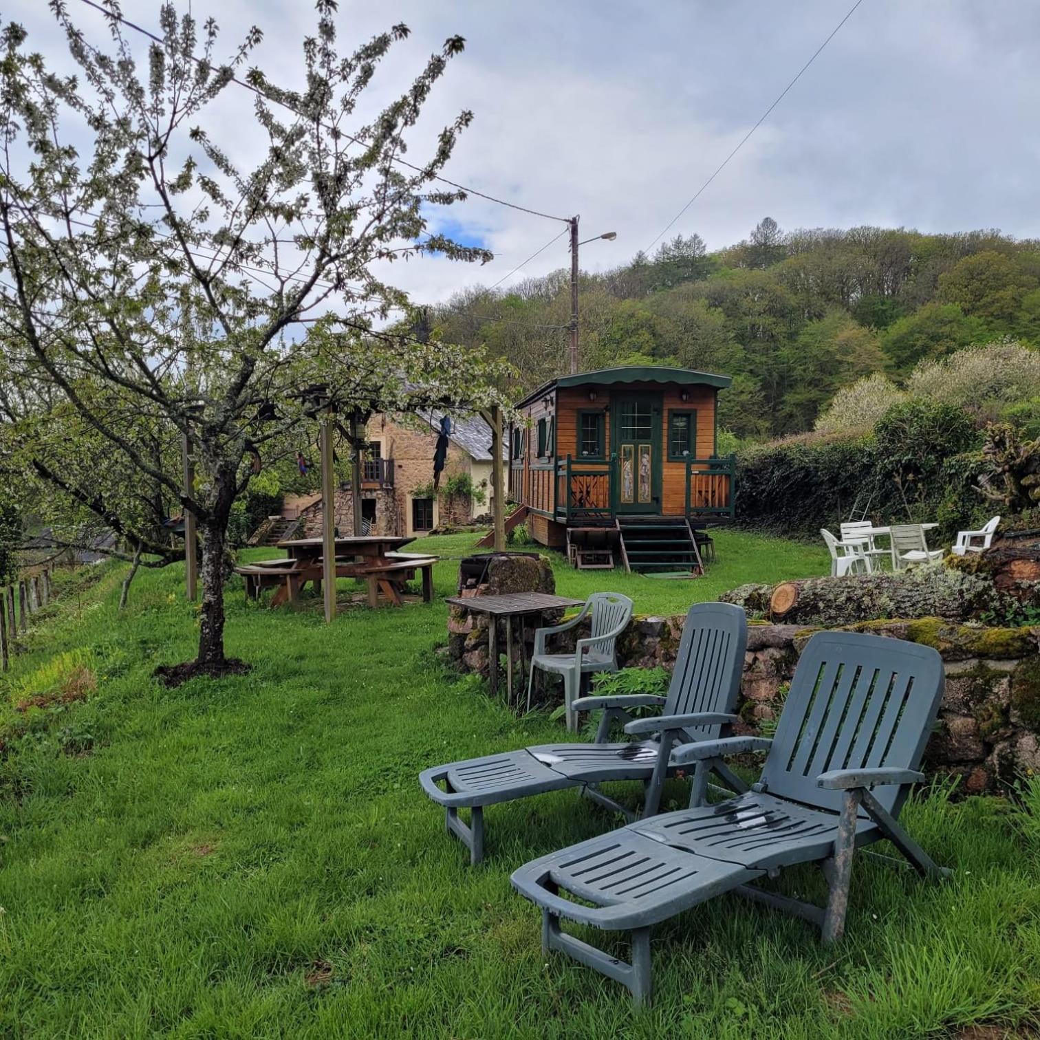 Roulotte Maisonthiers Blanot  Luaran gambar