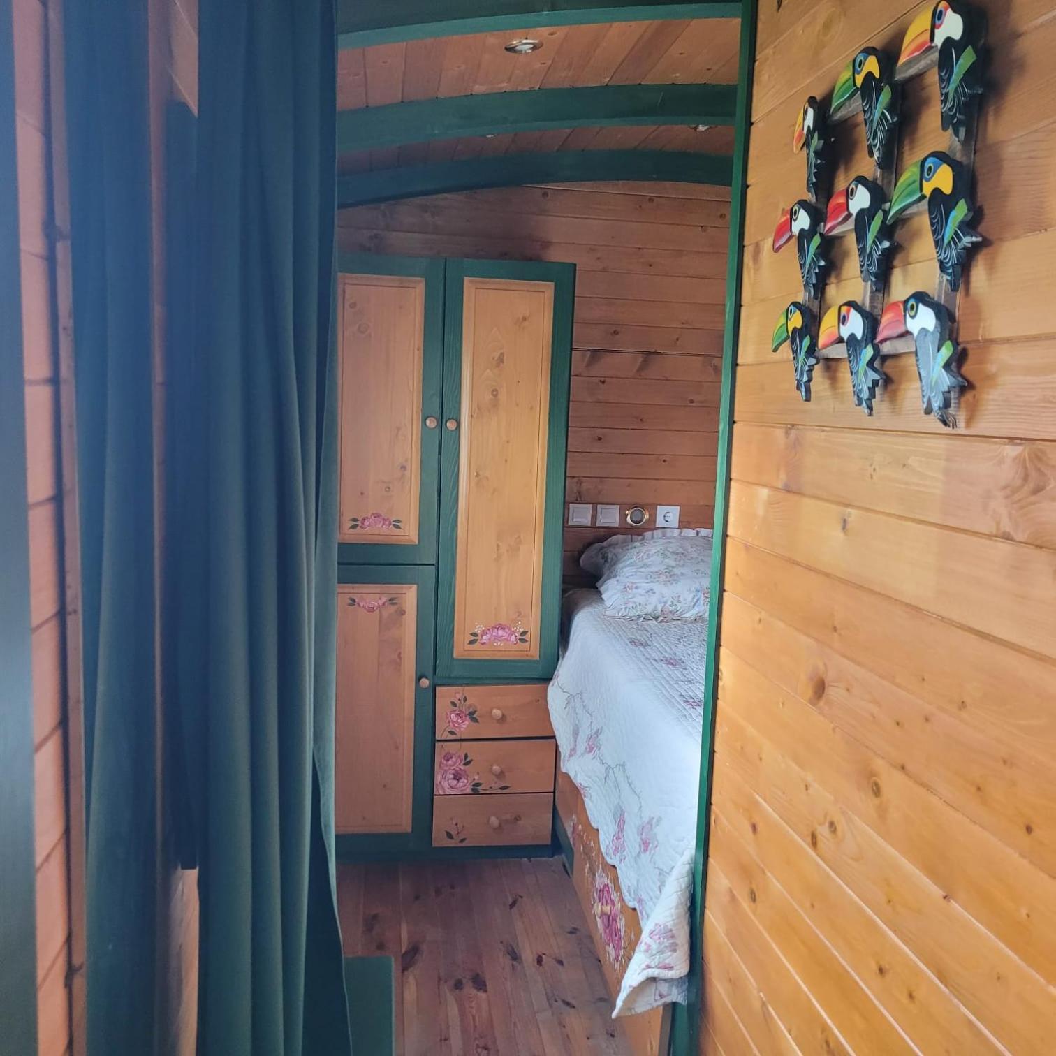 Roulotte Maisonthiers Blanot  Luaran gambar