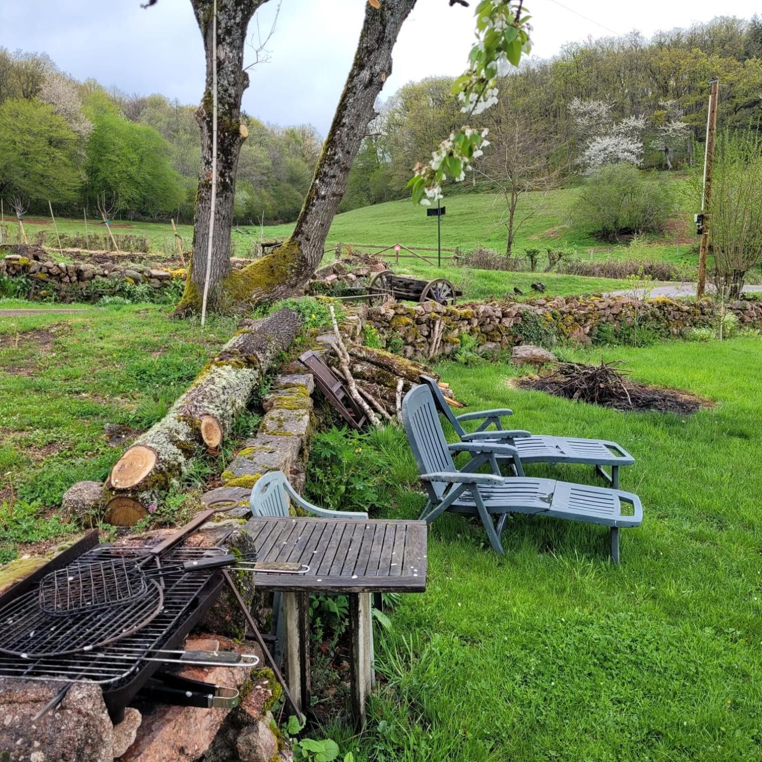 Roulotte Maisonthiers Blanot  Luaran gambar